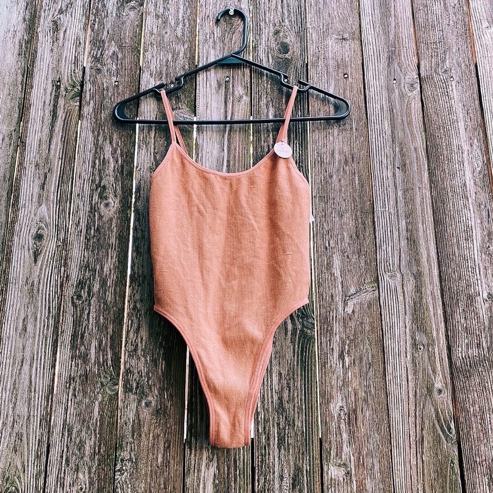 Peachy Pink Seamless Sparkle Body Suit 💞✨